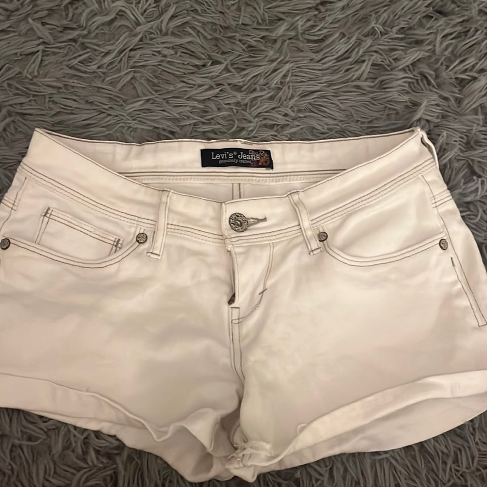 White vintage levi’s shorts